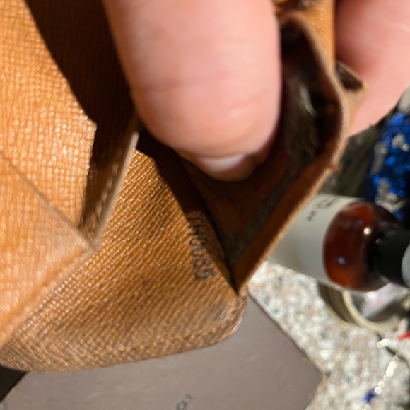 Women LV used wallet - Picture 6 of 9